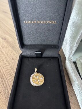 Logan Hollowell Divine Feminine 18k gold and diamonds Pendant